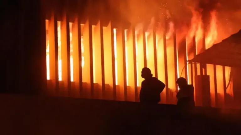 kebakaran gedung dprd makassar