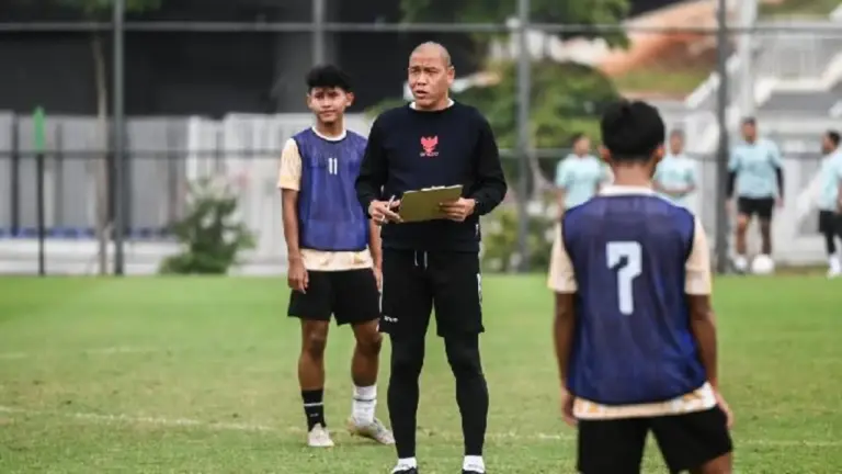 Coach Nova Arianto