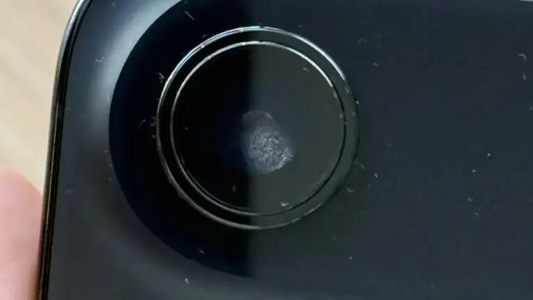 Embun di Lensa Kamera iPhone Air