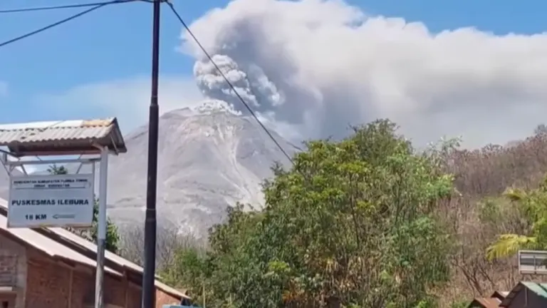 Gunung Lewotobi Laki-laki