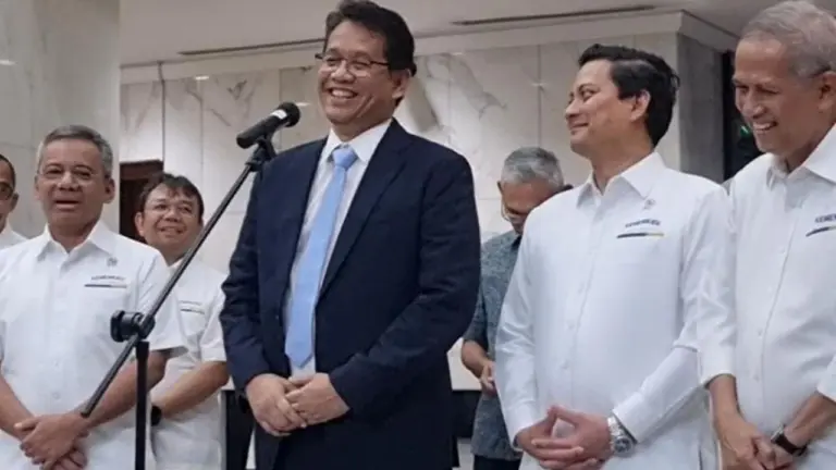 Menkeu Purbaya Jawab Tuntutan 17 8