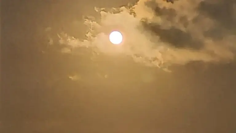 Berburu Foto Indahnya Supermoon