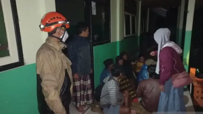 300 Orang Dievakuasi Letusan Gunung Semeru