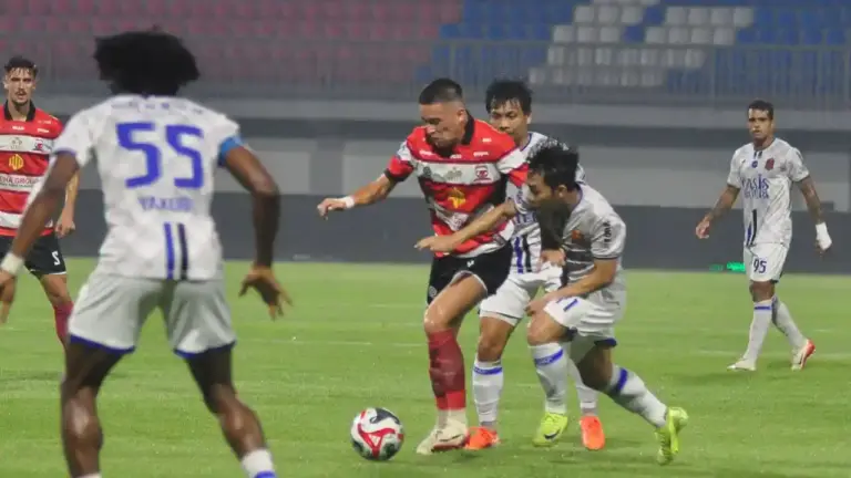 Babak Pertama Madura United vs Persijap Imbang