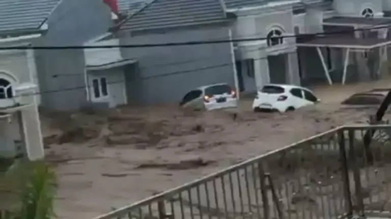 Banjir Bandang Lubuk Minturun Padang