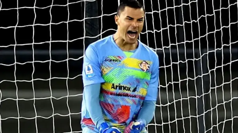 Emil Audero Jaga Gawang