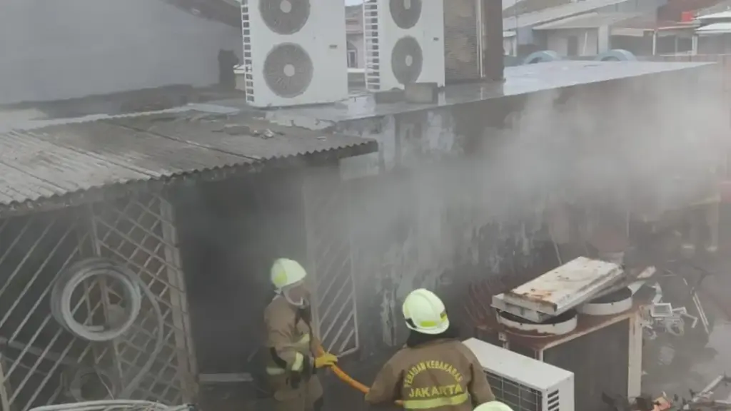 Kebakaran Melanda Toko Tekstil di Lotte Mart Fatmawati