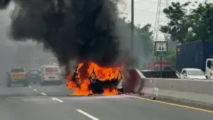 Kebakaran Mobil di Tol