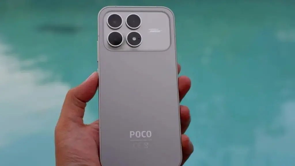 POCO F8 Ultra membawa konfigurasi tiga kamera 50MP