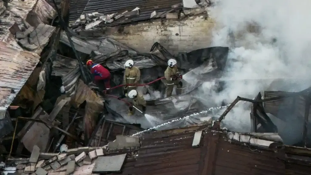 kebakaran semarang gudang ban