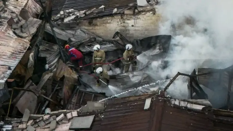 kebakaran semarang gudang ban