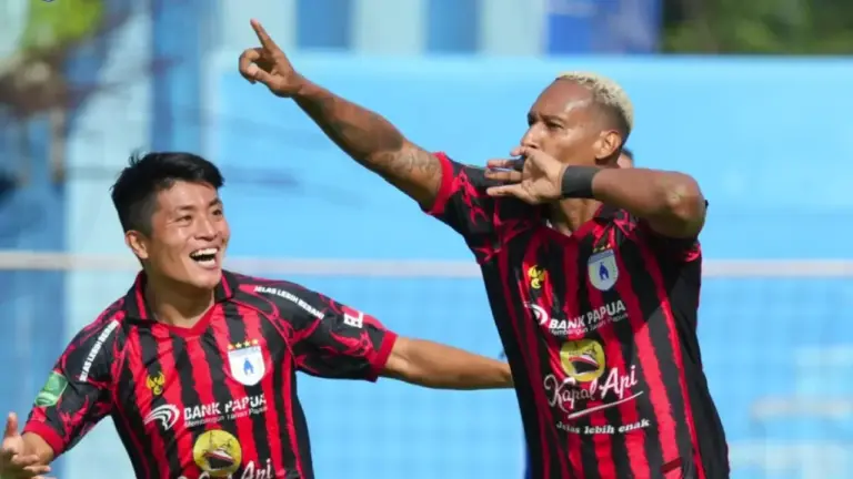 Hasil Babak Pertama Persiku Kudus vs Persipura