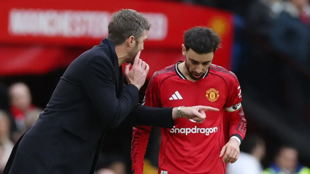 Michael Carrick Pelatih MU