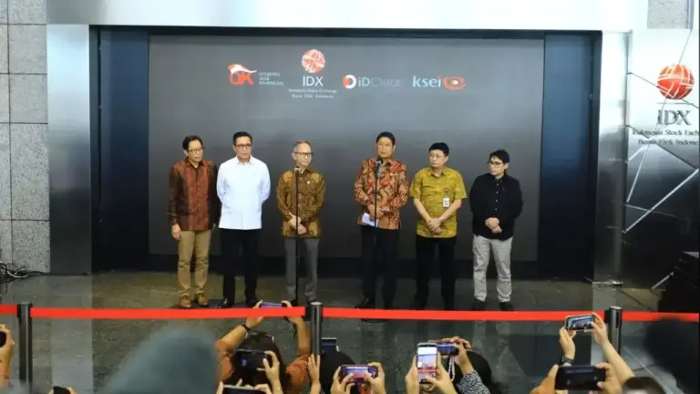 Dewan Komisioner OJK yang Mundur