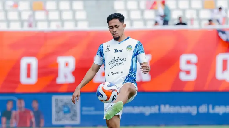 Pemain PSIM Yogyakarta Sedang Pemanasan